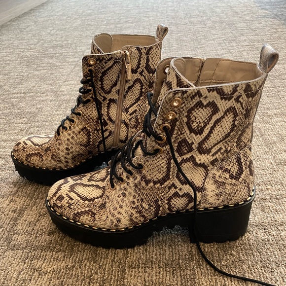 Y2K 90s style Vince Camuto snakeskin leather platform chunky boots - Picture 9 of 13